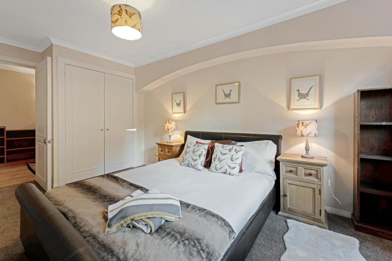 Elegant & Unique Getaway - Spacious 3 Bedroom, 2 Bathroom City Centre Apartment - Free Allocated Parking. Edinburg Exteriör bild